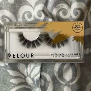 Velour luxe faux mink lashes whispie on the rocks 100 % cruelty free